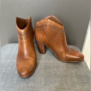 Size 7 Vince Camuto booties